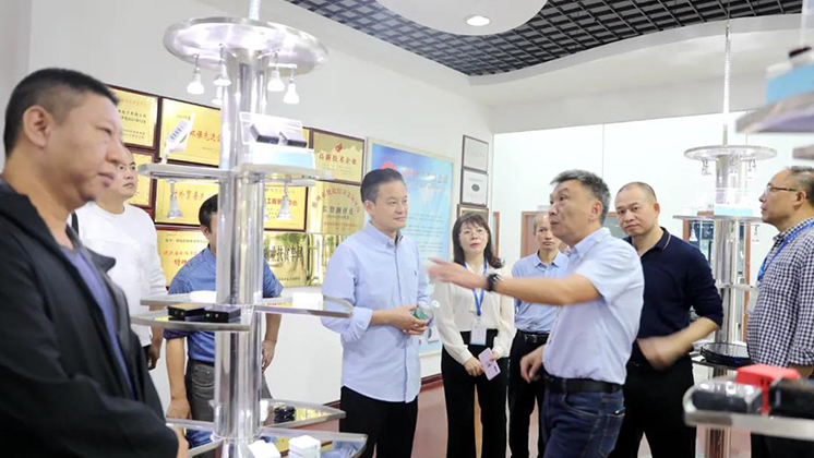 市政協(xié)副主席、九三學(xué)社郴州市委主委潘執(zhí)坤一行調(diào)研炬神電子
