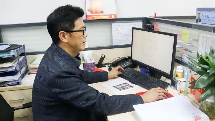 伍國良，“卷王”實錘了！